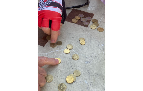 L'habituel Tinazzi - Nans-les-Pins sous le soleil revenu, avec des cafés réglés en pièces jaunes. On aime et on en redemande. 😁Philippe